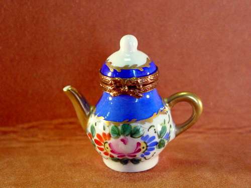 BLUE TEA POT